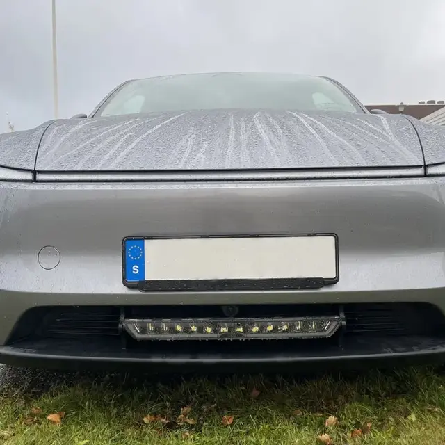 Fjernlyspakke med OZZ XB1 P20" Tesla Model Y 2025-> Juniper (Ikke Perf) 