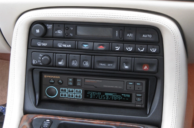 Pioneer SXT-C10PS Bilradiopakke Jaguar XK8/XKR (1996–1999) u/Premium lyd 