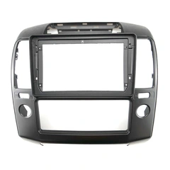 Monteringsramme for 9" spiller Nissan Navara (2006-2010) u/Navi