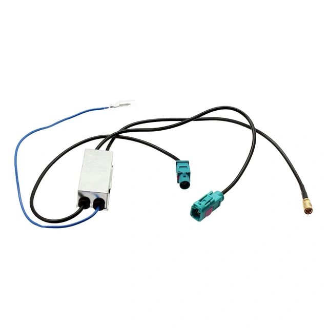 Connects2 Antennesplitter m/forsterker Universal. Fakra -> Fakra/SMB 