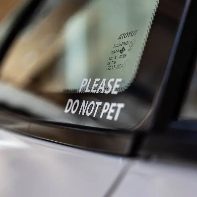 Tershine Utskåret dekal Please do not pet, Hvit 