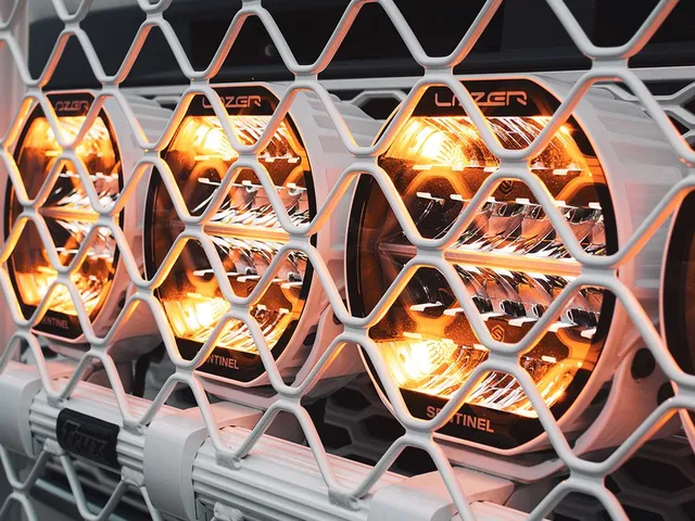 Lazer Sentinel 9" Highline Beacon White 17020 Lumen, 130W, varsellys & pos.lys 