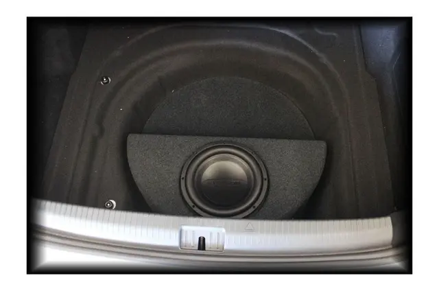 ConnectED Bilspesifikk basskasse 10" Reservehjulsbrønn (650x160mm) 