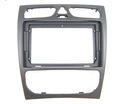 Monteringsramme for 9" spiller MB C-klasse (2001-2004) Sort