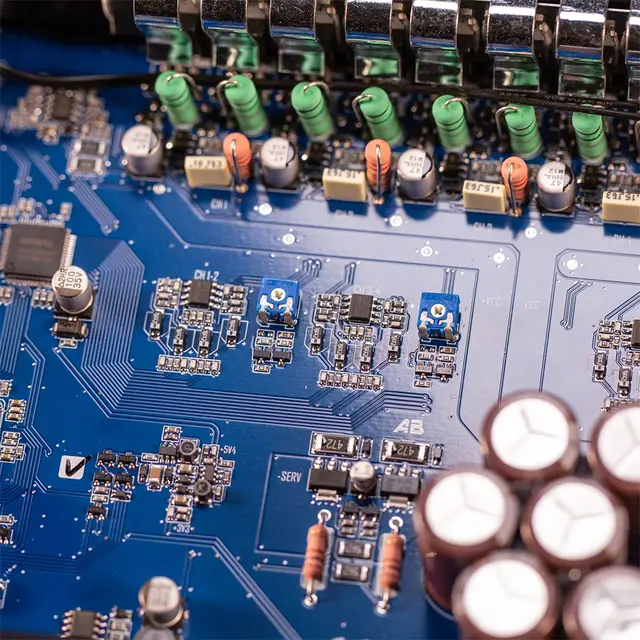 MOSCONI ONE 4|8 DSP 4-kanals forsterker, 8-kanals DSP, 700W 