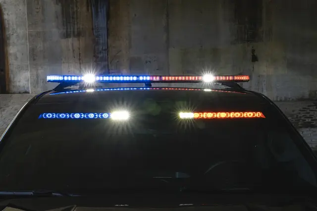 Whelen® Edge 9XS 59" 12V 150cm, 8 Gule moduler, justerbar fot 