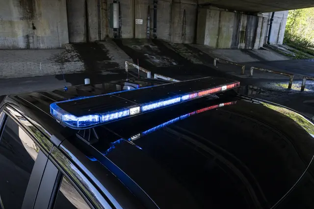 Whelen® Edge 9XS 59" 12V 150cm, 8 Gule moduler, justerbar fot 